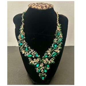 Elegant Green and Gold Statement Necklace